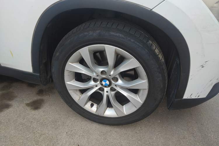 Used BMW X1 2013 sDrive18i Fashion Model Right Front Wheel Hub