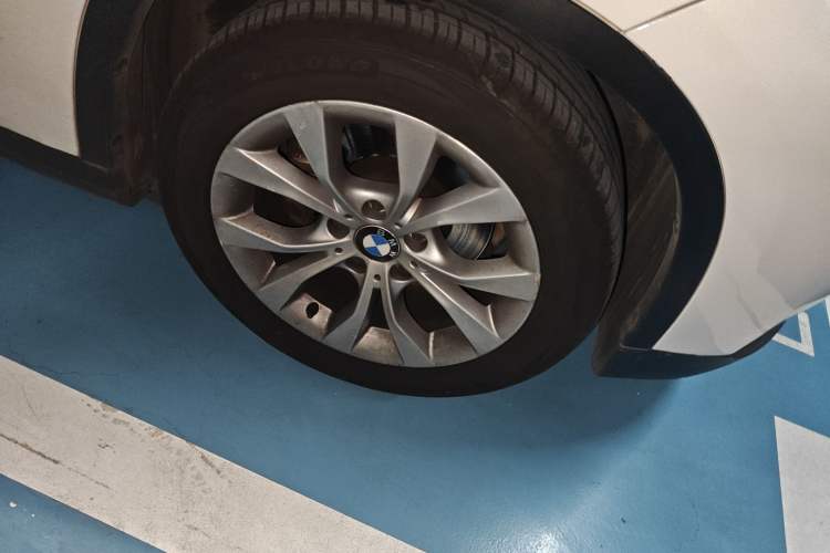 Used BMW X1 2013 sDrive18i Leading Model Right Front Wheel Hub