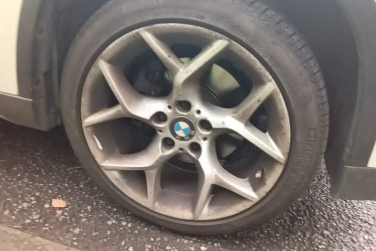 Used BMW X1 2013 xDrive20i X Design Package Right Front Wheel Hub