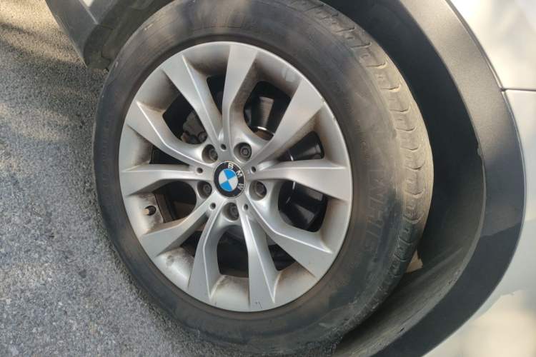 Used BMW X1 2013 sDrive18i Fashion Model Right Front Wheel Hub