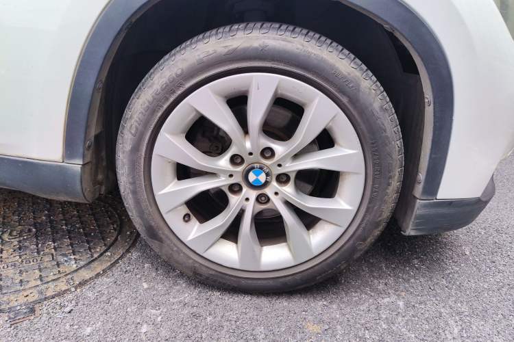 Used BMW X1 2013 sDrive18i Fashion Model Right Front Wheel Hub