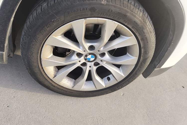 Used BMW X1 2013 sDrive18i Fashion Model Right Front Wheel Hub