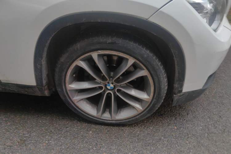 Used BMW X1 2013 sDrive20i Sports Design Package Right Front Wheel Hub