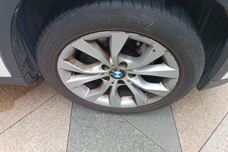 Used BMW X1 2013 sDrive18i Fashion Model Right Front Wheel Hub