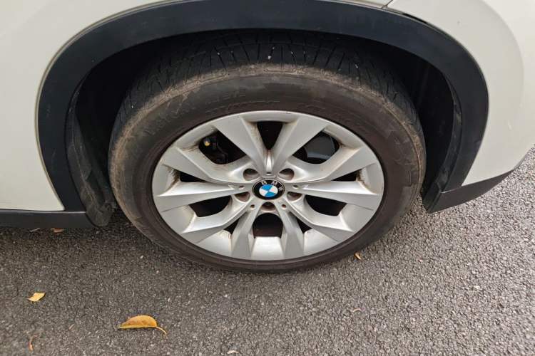 Used BMW X1 2013 sDrive18i Leading Model Right Front Wheel Hub