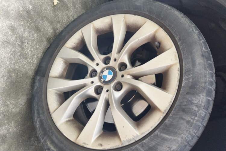 Used BMW X1 2013 sDrive18i Fashion Model Right Front Wheel Hub