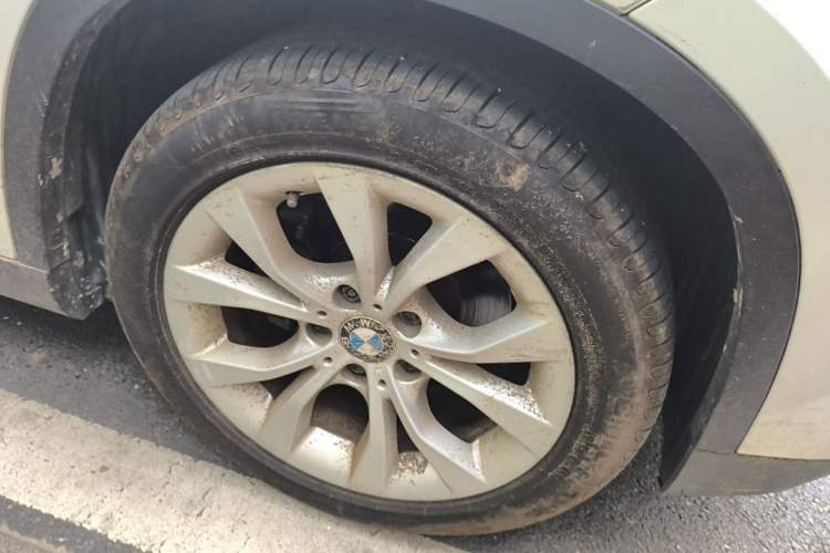Used BMW X1 2013 sDrive18i Fashion Model Right Front Wheel Hub