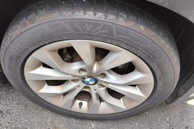 Used BMW X1 2013 sDrive18i Fashion Model Right Front Wheel Hub