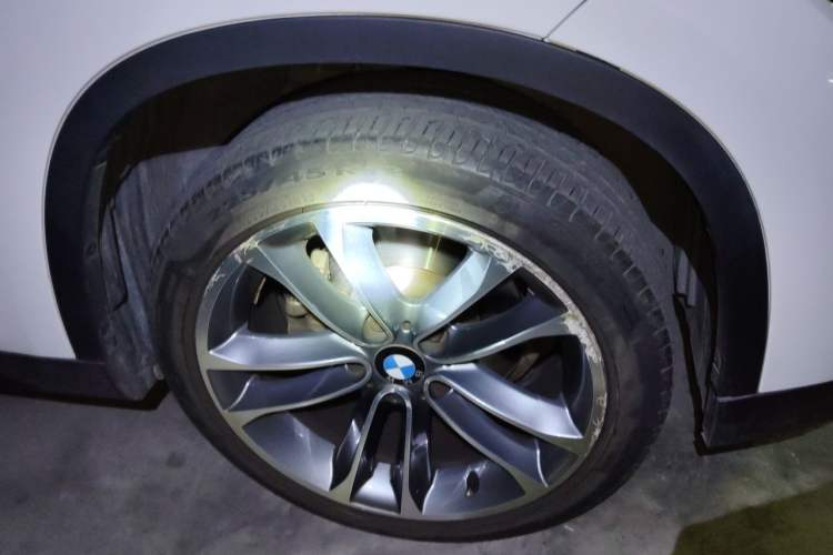 Used BMW X1 2013 sDrive18i Sport Design Package Right Front Wheel Hub