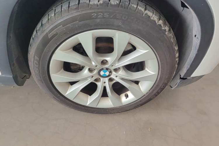 Used BMW X1 2013 sDrive18i Fashion Model Right Front Wheel Hub