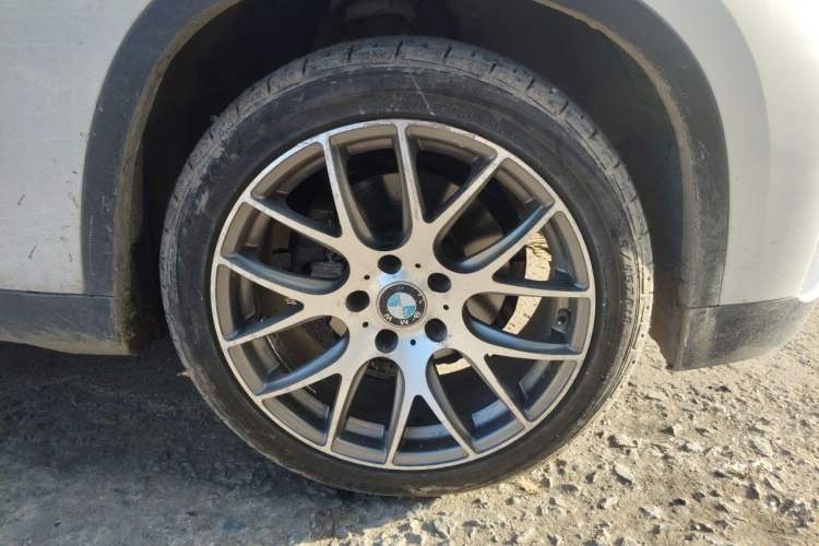 Used BMW X1 2013 sDrive18i Fashion Model Right Front Wheel Hub