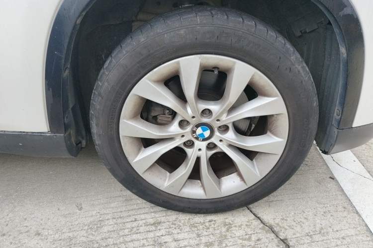 Used BMW X1 2013 sDrive18i Fashion Model Right Front Wheel Hub