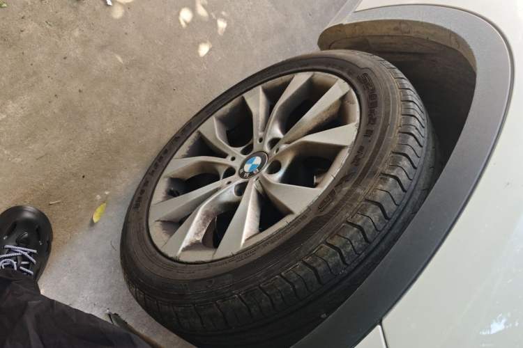 Used BMW X1 2013 sDrive18i Leading Model Right Front Wheel Hub