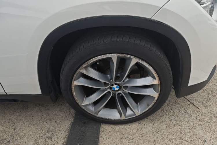 Used BMW X1 2013 sDrive18i Sport Design Package Right Front Wheel Hub