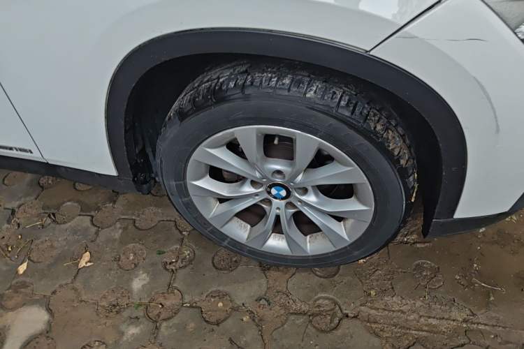 Used BMW X1 2013 sDrive18i Fashion Model Right Front Wheel Hub