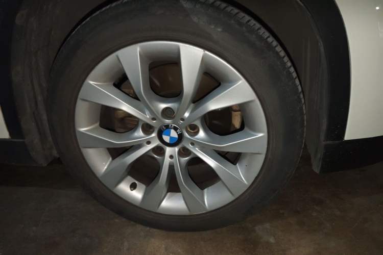 Used BMW X1 2013 sDrive18i Fashion Model Right Front Wheel Hub