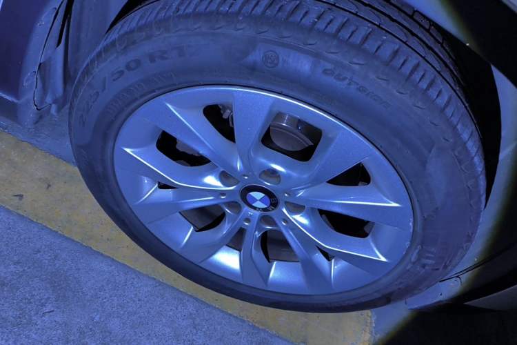 Used BMW X1 2013 sDrive18i Fashion Model Right Front Wheel Hub