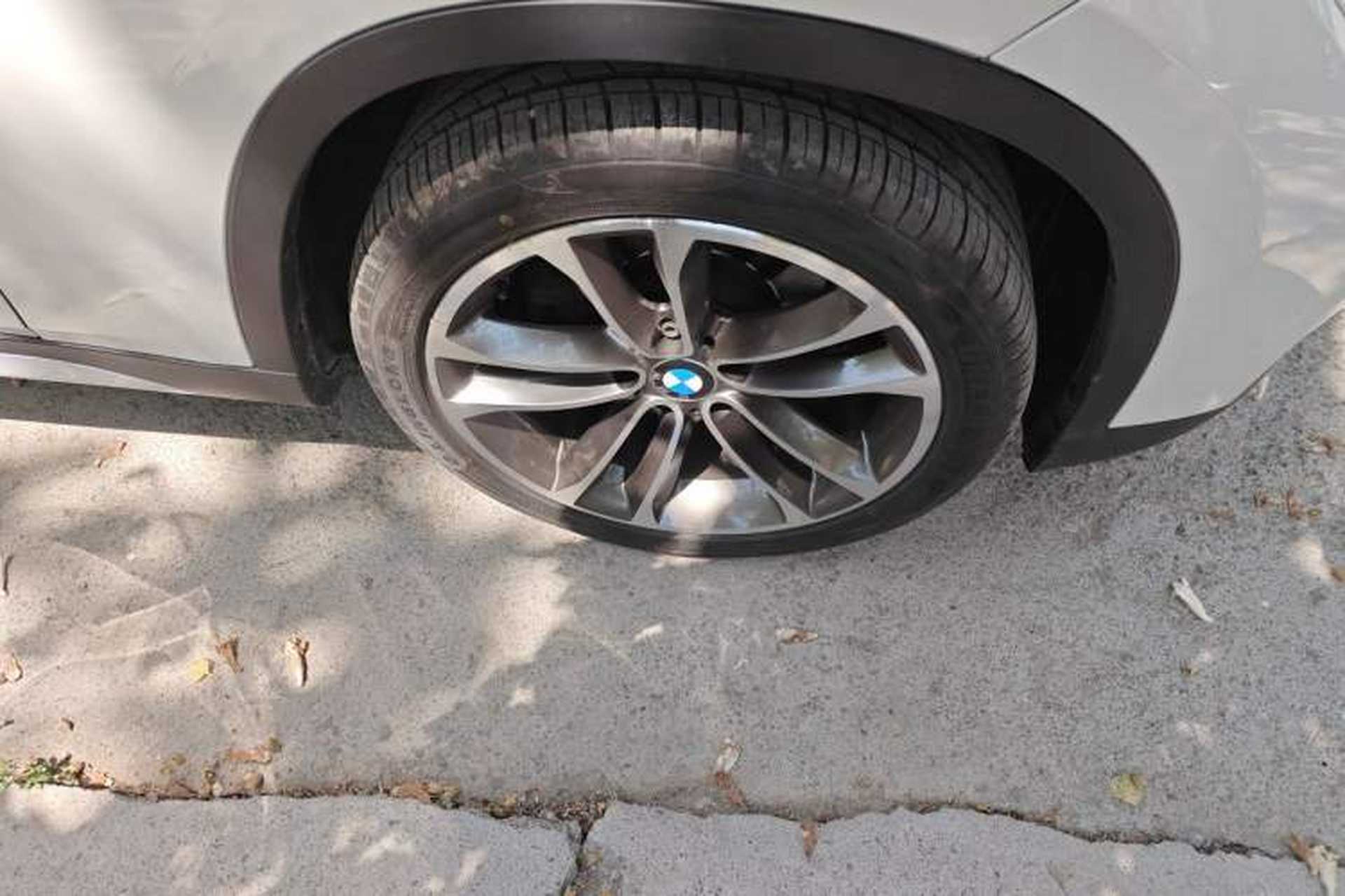Used BMW X1 2013 sDrive18i Sport Design Package Right Front Wheel Hub