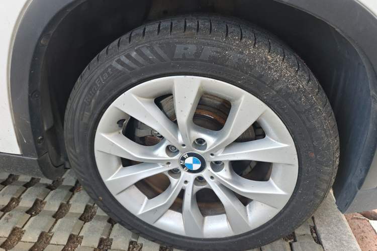 Used BMW X1 2013 sDrive18i Fashion Model Right Front Wheel Hub