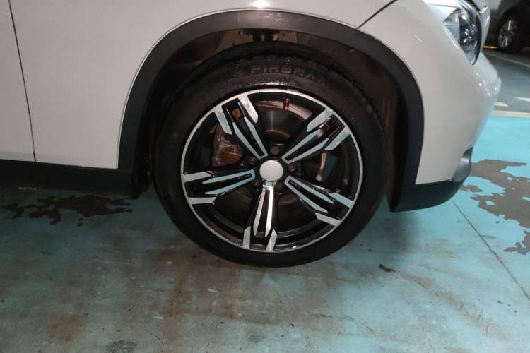 Used BMW X1 2013 sDrive18i Fashion Model Right Front Wheel Hub