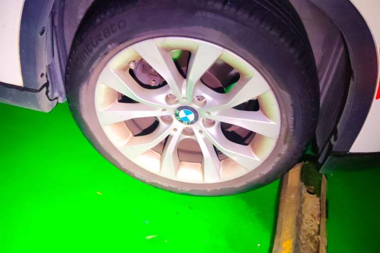 Used BMW X1 2013 sDrive18i Fashion Model Right Front Wheel Hub