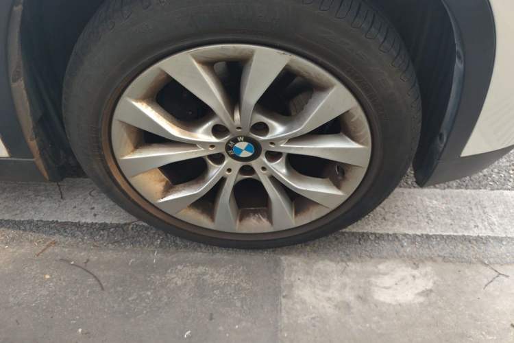 Used BMW X1 2013 sDrive18i Fashion Model Right Front Wheel Hub