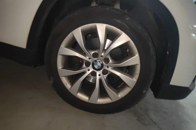 Used BMW X1 2013 sDrive18i Fashion Model Right Front Wheel Hub