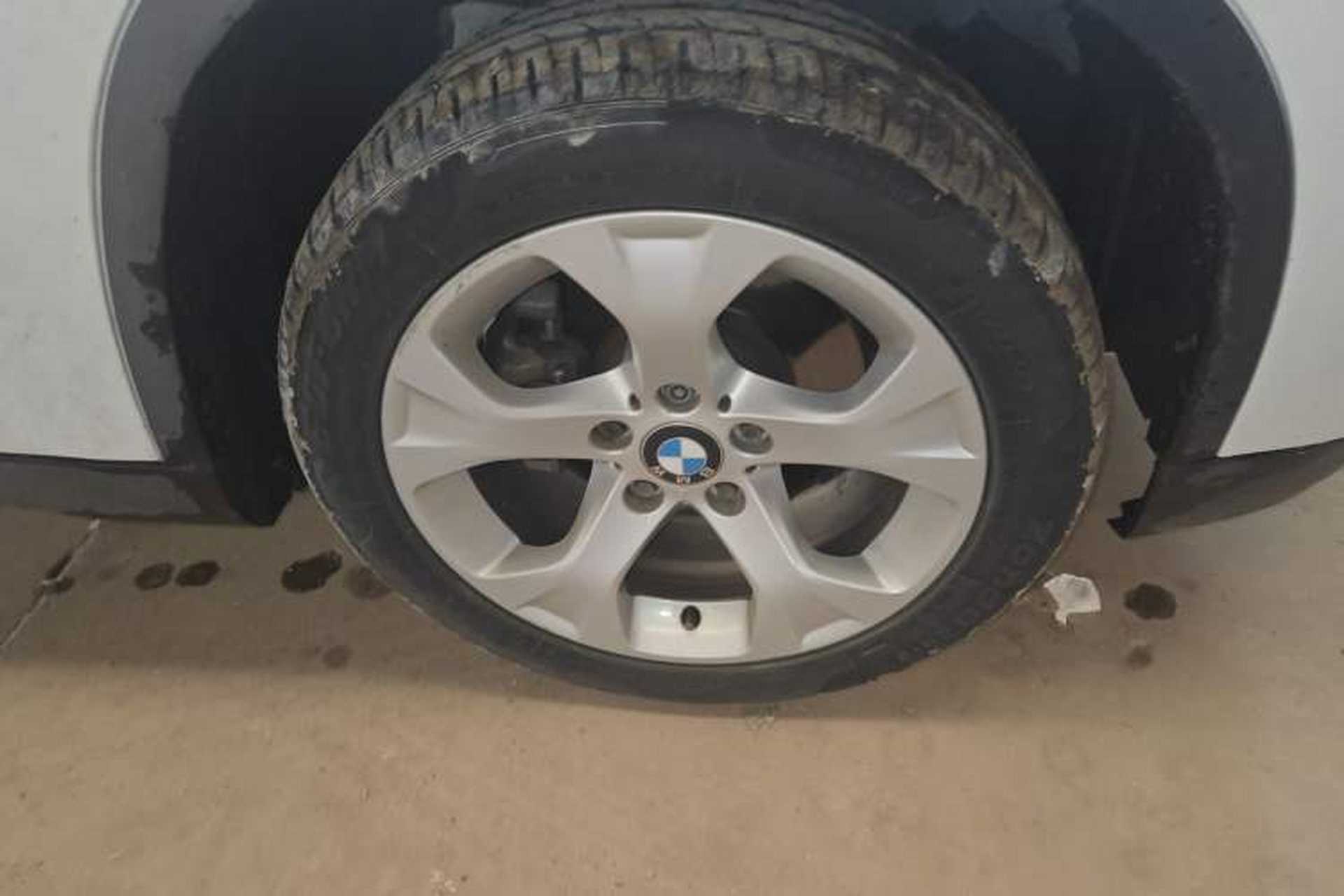 Used BMW X1 2013 sDrive18i manual model Right Front Wheel Hub