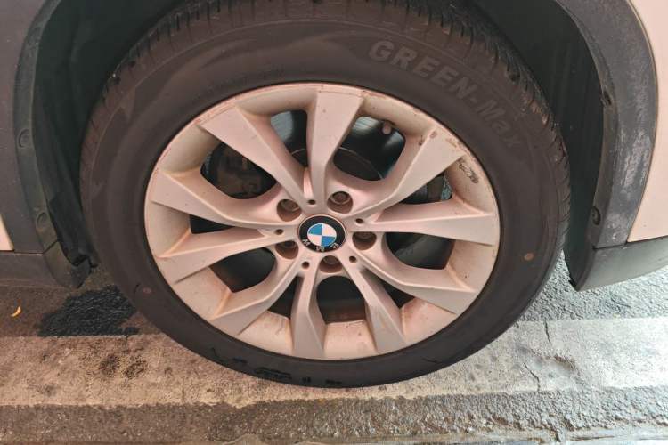Used BMW X1 2013 sDrive18i Leading Model Right Front Wheel Hub