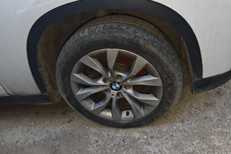 Used BMW X1 2013 sDrive18i Fashion Model Right Front Wheel Hub
