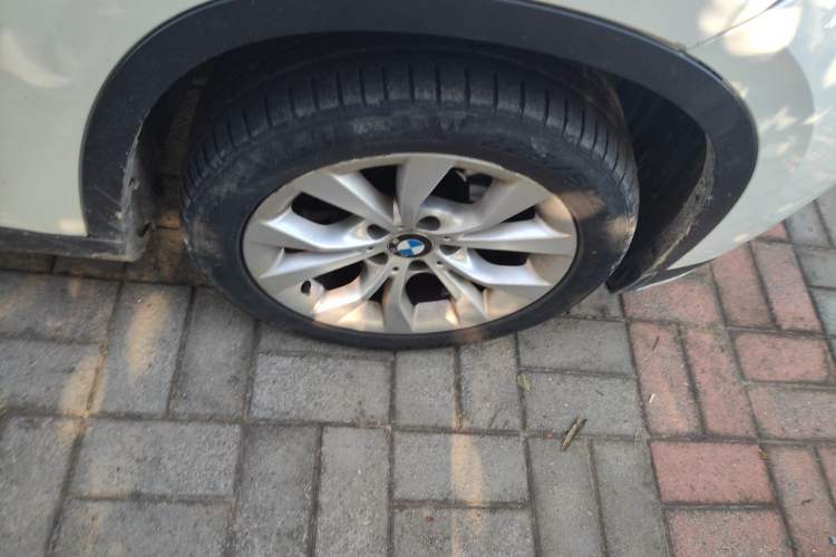 Used BMW X1 2013 sDrive18i Fashion Model Right Front Wheel Hub