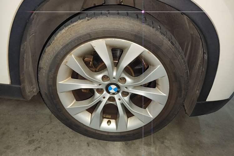 Used BMW X1 2013 sDrive18i Fashion Model Right Front Wheel Hub