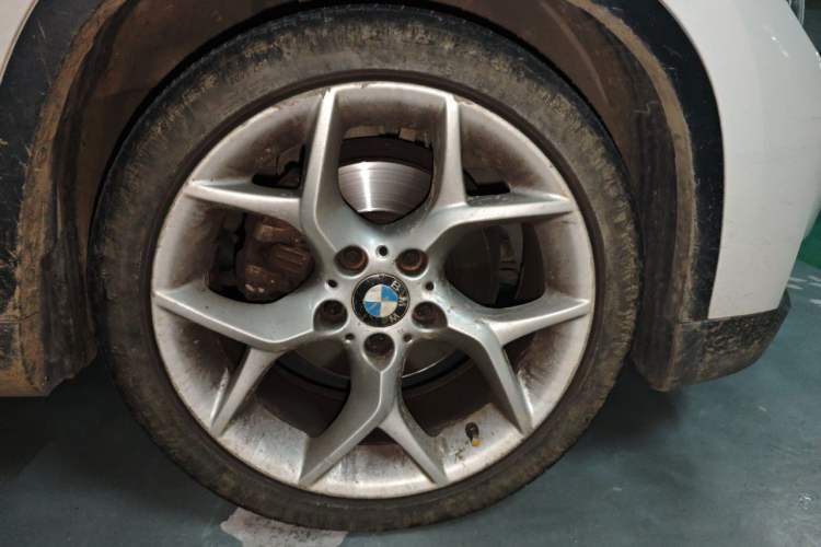 Used BMW X1 2013 xDrive20i X Design Package Right Front Wheel Hub