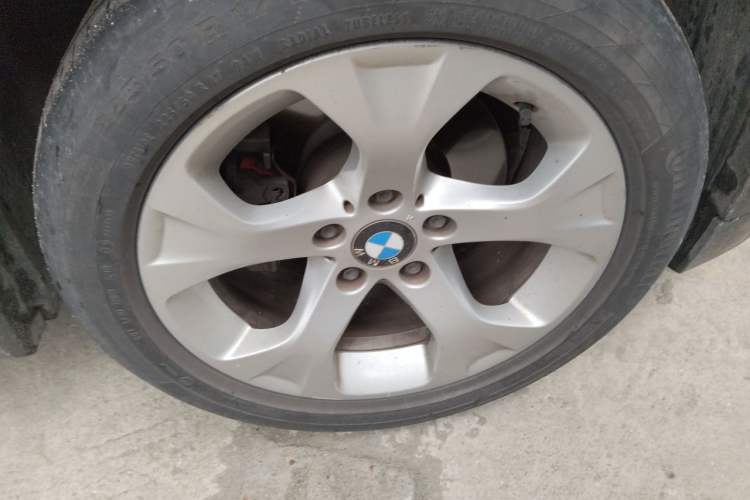 Used BMW X1 2013 sDrive18i Fashion Model Right Front Wheel Hub