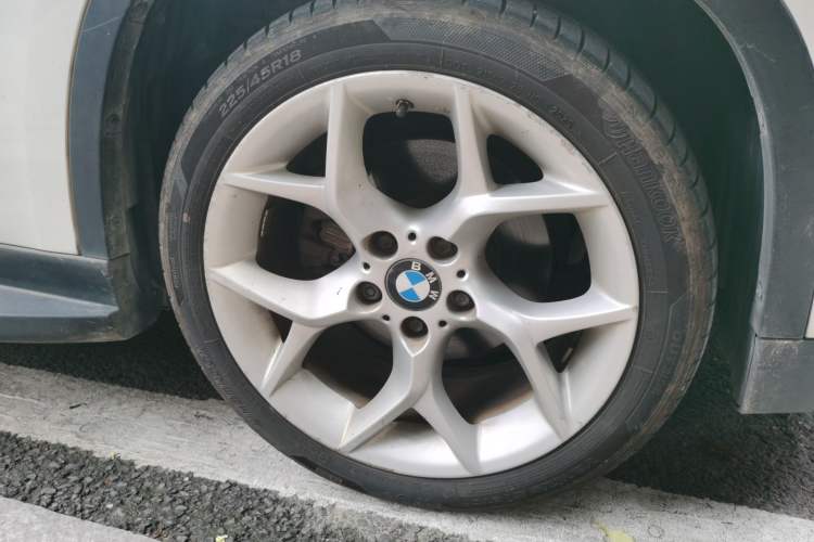 Used BMW X1 2013 xDrive20i X Design Package Right Front Wheel Hub