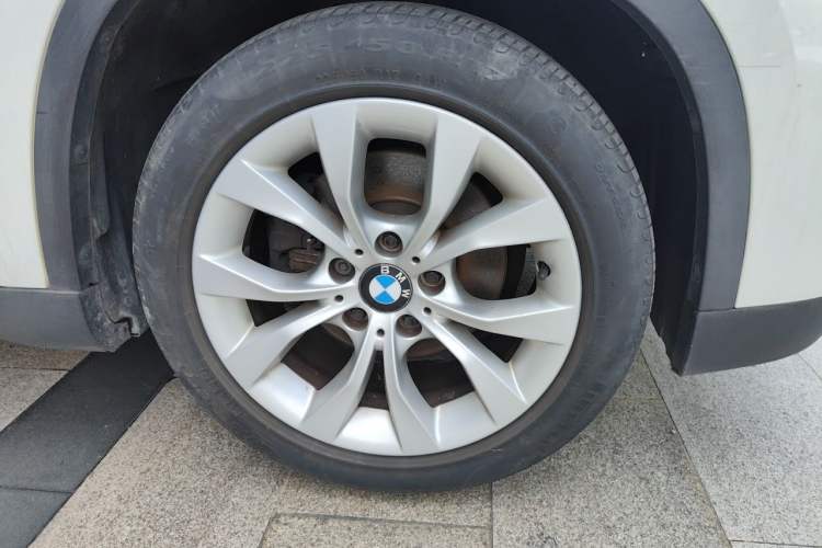 Used BMW X1 2013 sDrive18i Fashion Model Right Front Wheel Hub