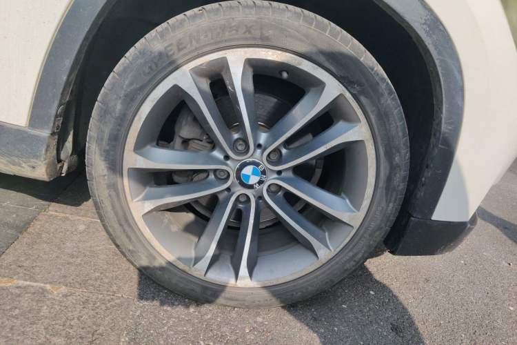 Used BMW X1 2013 sDrive18i Sport Design Package Right Front Wheel Hub
