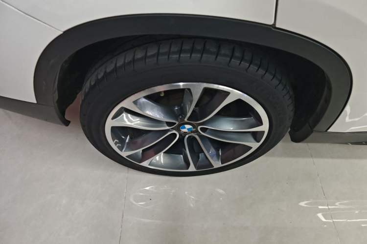 Used BMW X1 2013 sDrive18i Sport Design Package Right Rear Wheel Hub