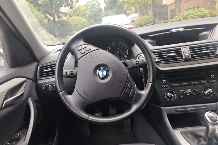 Used BMW X1 2013 sDrive18i manual model Steering Wheel