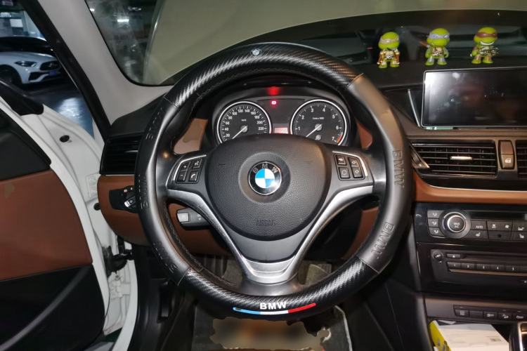 Used BMW X1 2013 xDrive20i X Design Package Steering Wheel