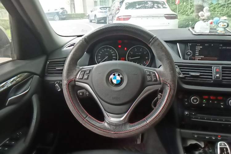 Used BMW X1 2013 xDrive20i X Design Package Steering Wheel