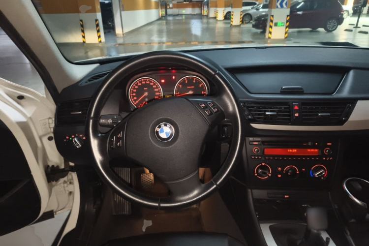 Used BMW X1 2013 sDrive18i manual model Steering Wheel