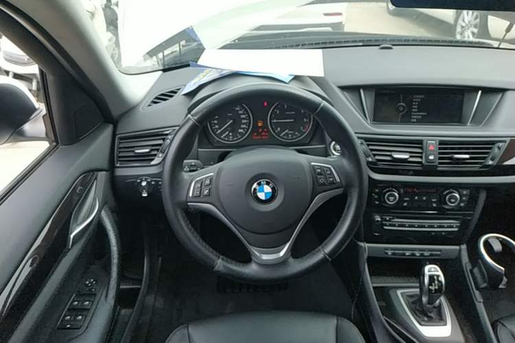 Used BMW X1 2013 xDrive20i X Design Package Steering Wheel
