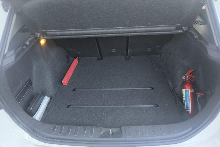 Used BMW X1 2013 sDrive18i Fashion Model Trunk