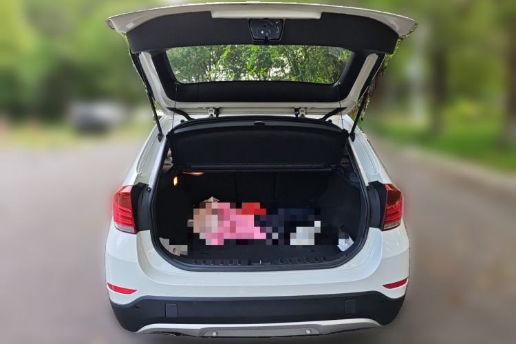Used BMW X1 2013 sDrive18i Leading Model Trunk