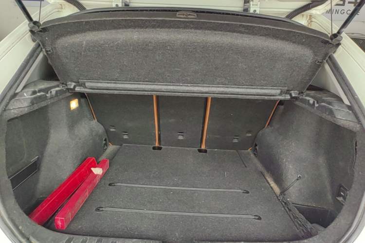 Used BMW X1 2013 sDrive18i Fashion Model Trunk
