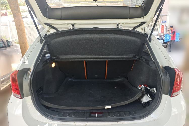 Used BMW X1 2013 sDrive18i Fashion Model Trunk