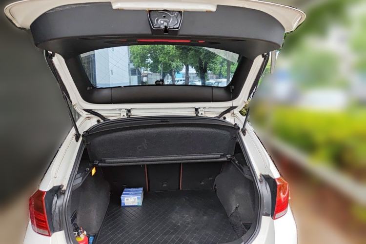 Used BMW X1 2013 sDrive18i Fashion Model Trunk