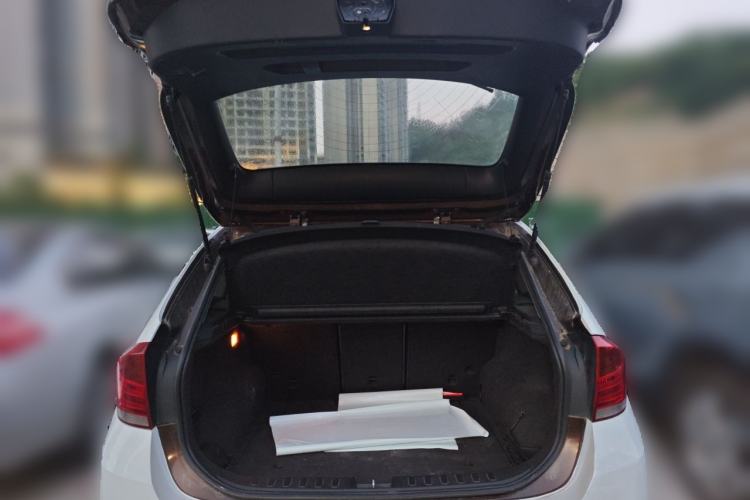 Used BMW X1 2013 sDrive18i Fashion Model Trunk