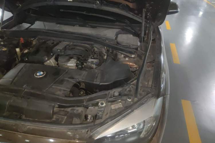 Used BMW X1 2013 sDrive18i Fashion Model Engine Bay Left
